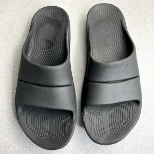 OOFOS OOahh Black Slide Recovery Sandals Unisex