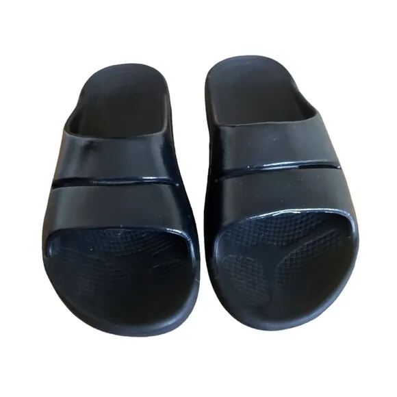 OOFOS OOahh Luxe Slides Black Slip On Comfort Recovery Sandals Women's Size 9