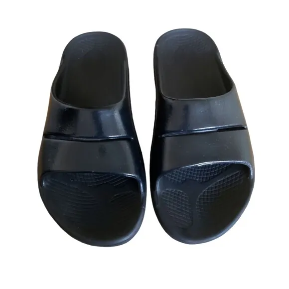 OOFOS OOahh Luxe Slides Black Slip On Comfort Recovery Sandals Women's Size 9