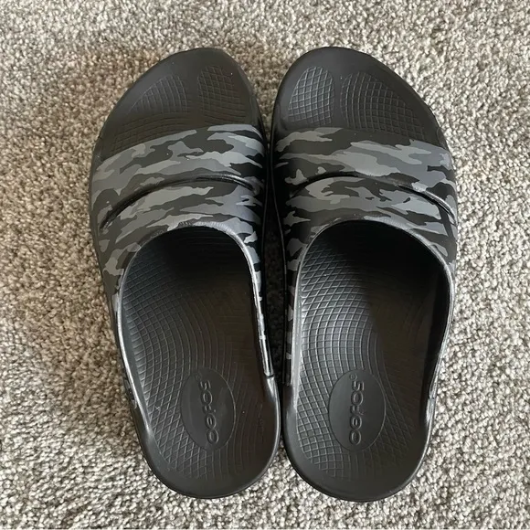 OOFOS OOahh Recovery Slides Sandals Womens 8 Mens 6 Camo Sport Flex Comfort