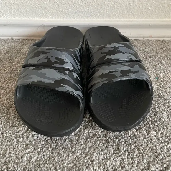 OOFOS OOahh Recovery Slides Sandals Womens 8 Mens 6 Camo Sport Flex Comfort