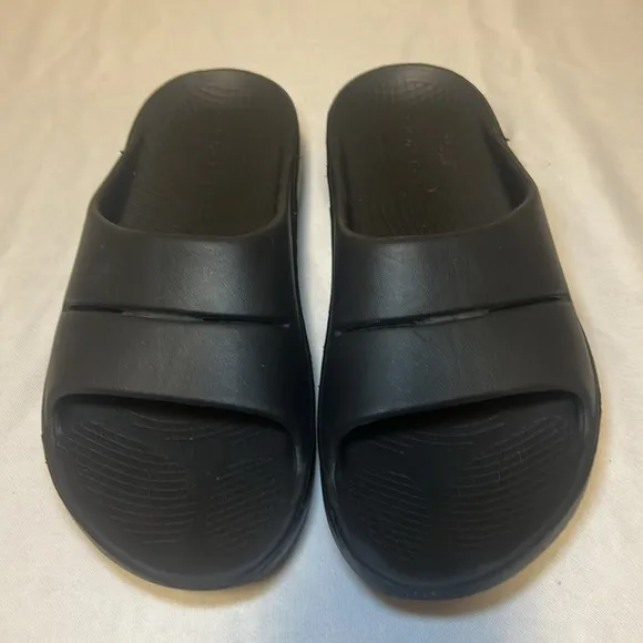 OOFOS Ooahh Recovery Slip On Black Waterproof Sandals Size 8W, 6M