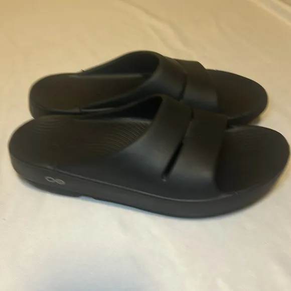 OOFOS Ooahh Recovery Slip On Black Waterproof Sandals Size 8W, 6M
