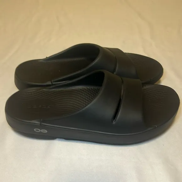 OOFOS Ooahh Recovery Slip On Black Waterproof Sandals Size 8W, 6M