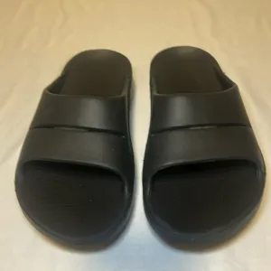 OOFOS Ooahh Recovery Slip On Black Waterproof Sandals Size 8W, 6M