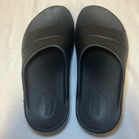 OOFOS Ooahh Recovery Slip On Black Waterproof Sandals Size 8W, 6M