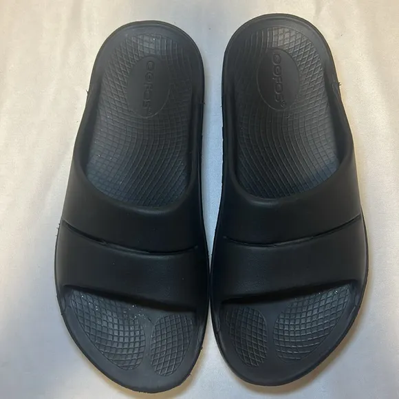 OOFOS Ooahh Recovery Slip On Black Waterproof Sandals Size 8W, 6M