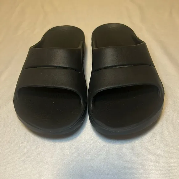 OOFOS Ooahh Recovery Slip On Black Waterproof Sandals Size 8W, 6M