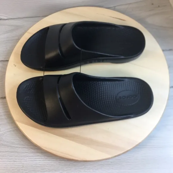 OOFOS OOahh Slide Sandals Mens Sz 9 Black Lightweight Recovery Footwear NEW!