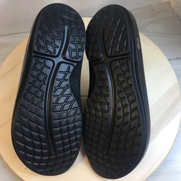OOFOS OOahh Slide Sandals Mens Sz 9 Black Lightweight Recovery Footwear NEW!