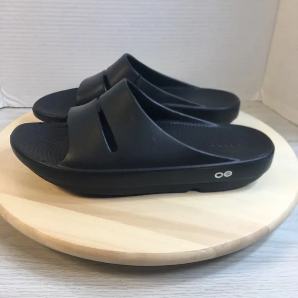 OOFOS OOahh Slide Sandals Mens Sz 9 Black Lightweight Recovery Footwear NEW!
