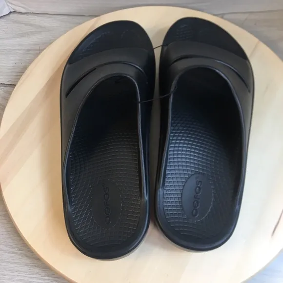 OOFOS OOahh Slide Sandals Mens Sz 9 Black Lightweight Recovery Footwear NEW!