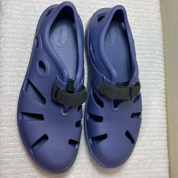 OOFOS OOcandoo Sandals in water drop size M10/W12 unisex