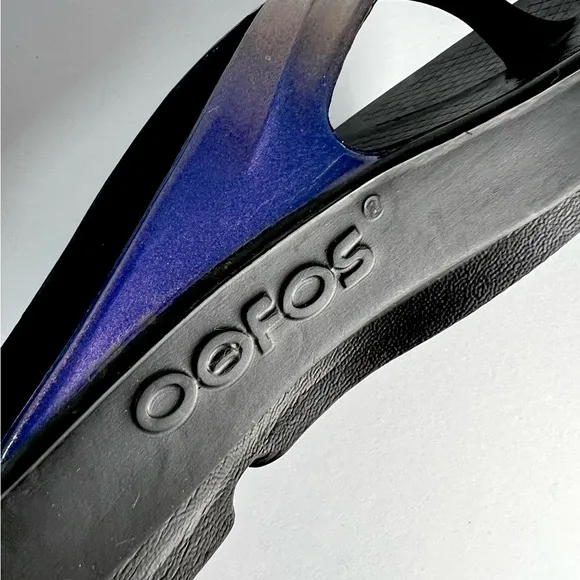 OOFOS OOLALA LUXE SANDALS size 10Iridescent black flipflops comfort Summer