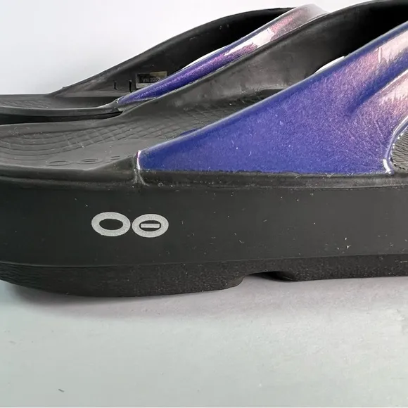 OOFOS OOLALA LUXE SANDALS size 10Iridescent black flipflops comfort Summer