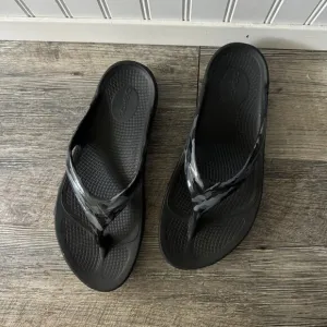 Oofos Oolala Recovery Sandals Metallic Camo Size 11