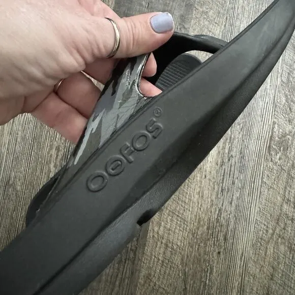 Oofos Oolala Recovery Sandals Metallic Camo Size 11