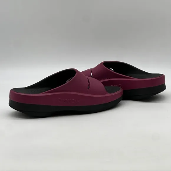 OOFOS OOmega OOahh Recovery Stacked  Sandals. Size 11