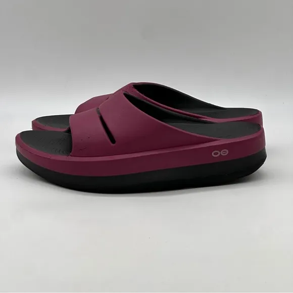 OOFOS OOmega OOahh Recovery Stacked  Sandals. Size 11