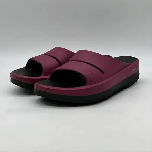 OOFOS OOmega OOahh Recovery Stacked  Sandals. Size 11