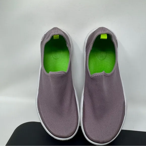 OOFOS OOmg eeZee Low - White/ Mauve- Women’s Slip On Recovery Shoes Size US 8