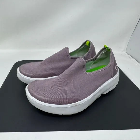 OOFOS OOmg eeZee Low - White/ Mauve- Women’s Slip On Recovery Shoes Size US 8