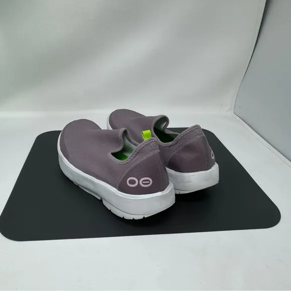 OOFOS OOmg eeZee Low - White/ Mauve- Women’s Slip On Recovery Shoes Size US 8