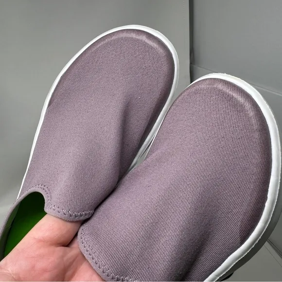 OOFOS OOmg eeZee Low - White/ Mauve- Women’s Slip On Recovery Shoes Size US 8
