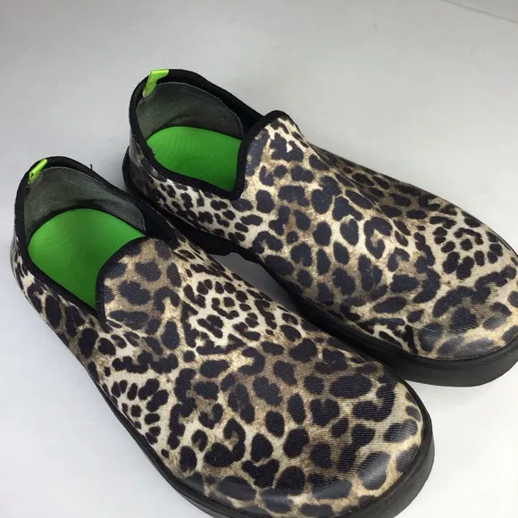 Oofos OOmg EeZee LTD Low Shoes in Cheetah Size 11.