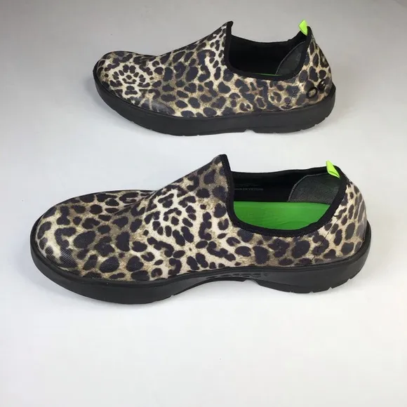 Oofos OOmg EeZee LTD Low Shoes in Cheetah Size 11.