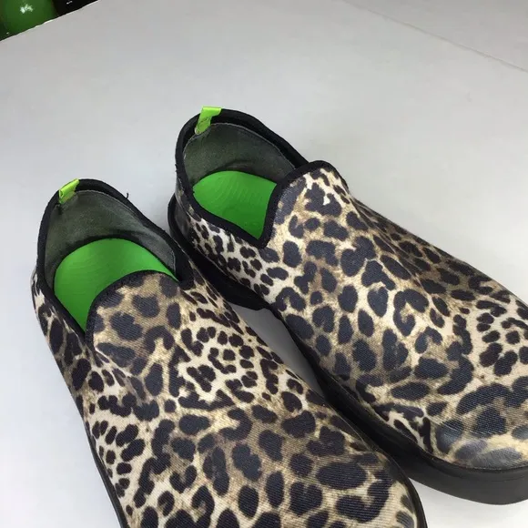 Oofos OOmg EeZee LTD Low Shoes in Cheetah Size 11.