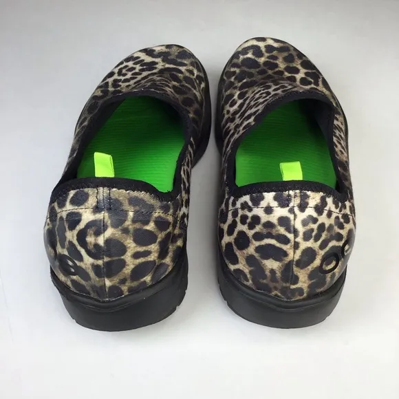 Oofos OOmg EeZee LTD Low Shoes in Cheetah Size 11.