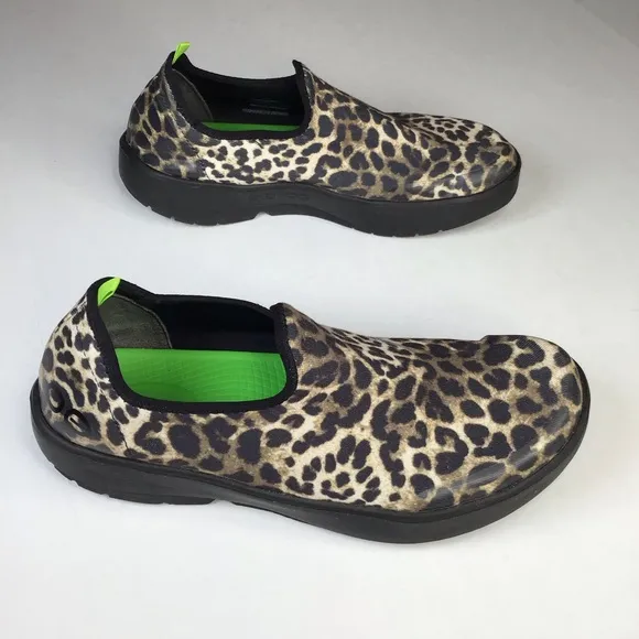 Oofos OOmg EeZee LTD Low Shoes in Cheetah Size 11.