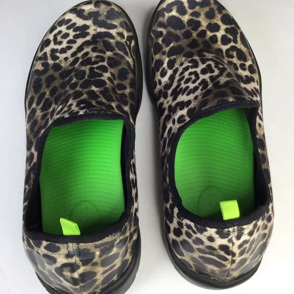 Oofos OOmg EeZee LTD Low Shoes in Cheetah Size 11.