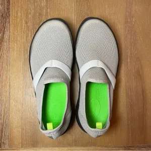 OOFOS OOmg Low eeZee Grey Slip On Recovery Shoes Womens Size 9