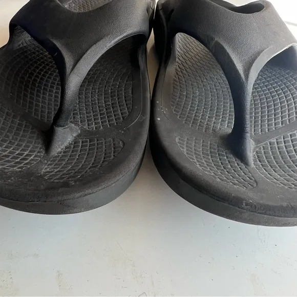 OOFOS OOriginal Recovery Flip Flop Sandals Black Unisex Size 8 Men 10 Wo…