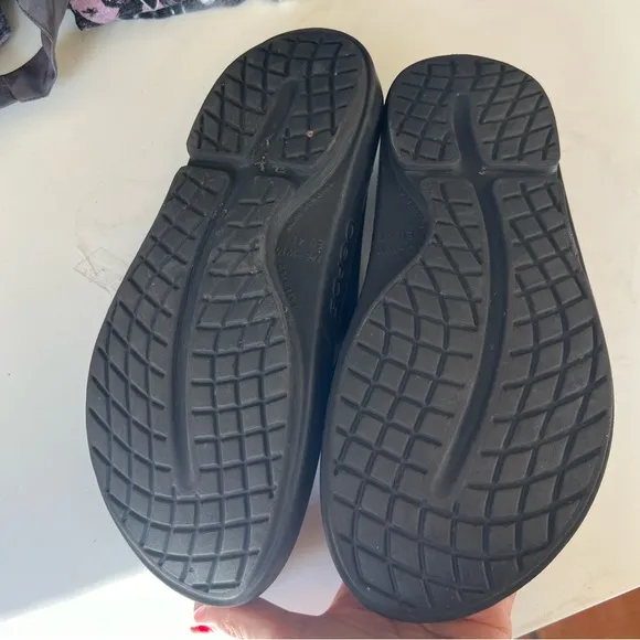OOFOS OOriginal Recovery Flip Flop Sandals Black Unisex Size 8 Men 10 Wo…