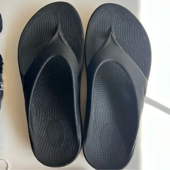 OOFOS OOriginal Recovery Flip Flop Sandals Black Unisex Size 8 Men 10 Wo…