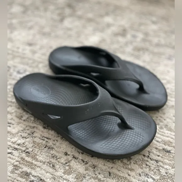 OOFOS Original Recovery Comfort Flip Flop Sandals Black Size 9