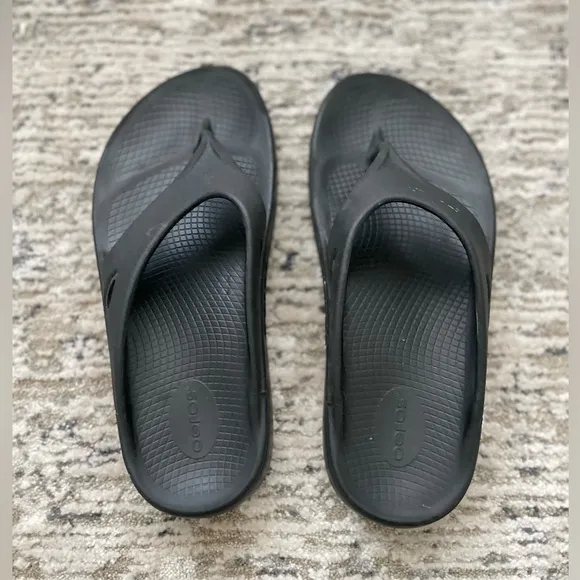 OOFOS Original Recovery Comfort Flip Flop Sandals Black Size 9