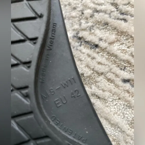 OOFOS Original Recovery Comfort Flip Flop Sandals Black Size 9