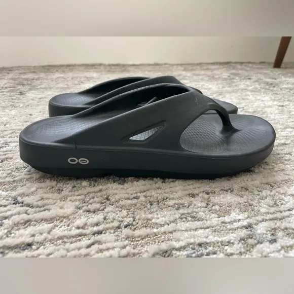 OOFOS Original Recovery Comfort Flip Flop Sandals Black Size 9