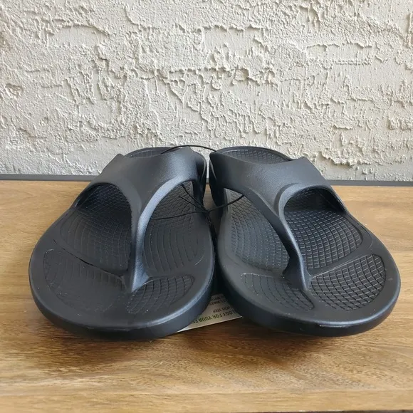 OOFOS Original Recovery Sandals Thong Flip Flop Men 10 Women 12 Black Running