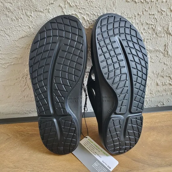 OOFOS Original Recovery Sandals Thong Flip Flop Men 10 Women 12 Black Running