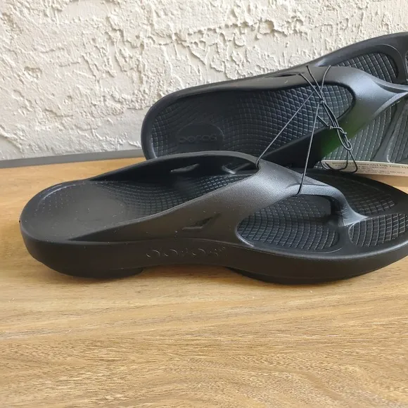OOFOS Original Recovery Sandals Thong Flip Flop Men 10 Women 12 Black Running