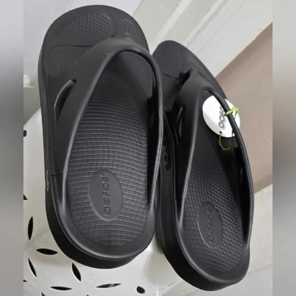 OOFOS Original Unisex Black Thong Recovery Sandals US M12/W14 NWT