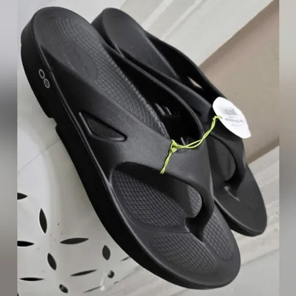 OOFOS Original Unisex Black Thong Recovery Sandals US M12/W14 NWT