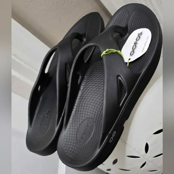 OOFOS Original Unisex Black Thong Recovery Sandals US M12/W14 NWT