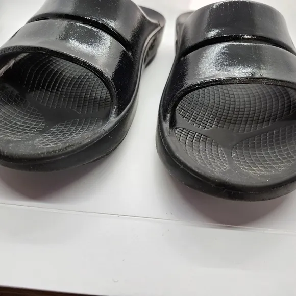 OOFOS Recovery Comfort slip on sandals women sz 8 Men sz 6