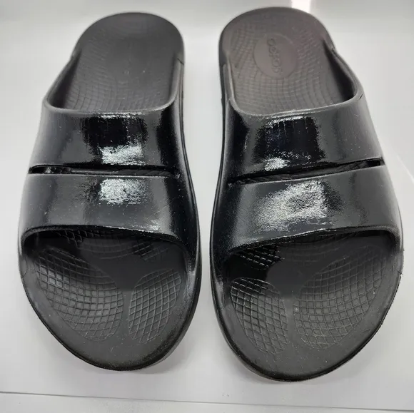 OOFOS Recovery Comfort slip on sandals women sz 8 Men sz 6